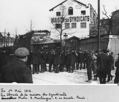 I dintorni della Maison des Syndicats, Parigi, 1° maggio 1912 da A. Marlingue